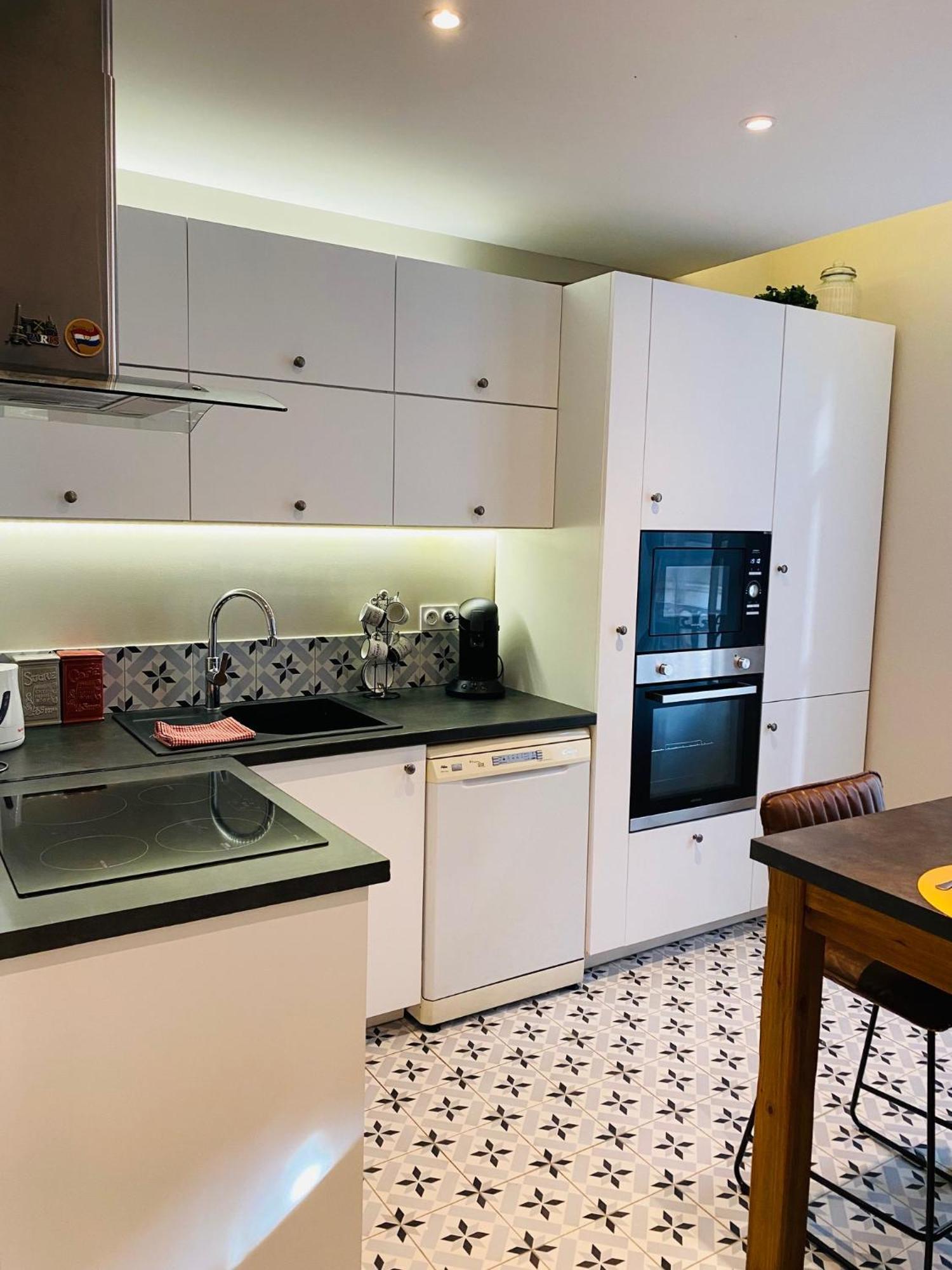 Douillet Et Coquet Appartement Climatise - Parking Prive Gratuit - Centre Montpellier Dış mekan fotoğraf
