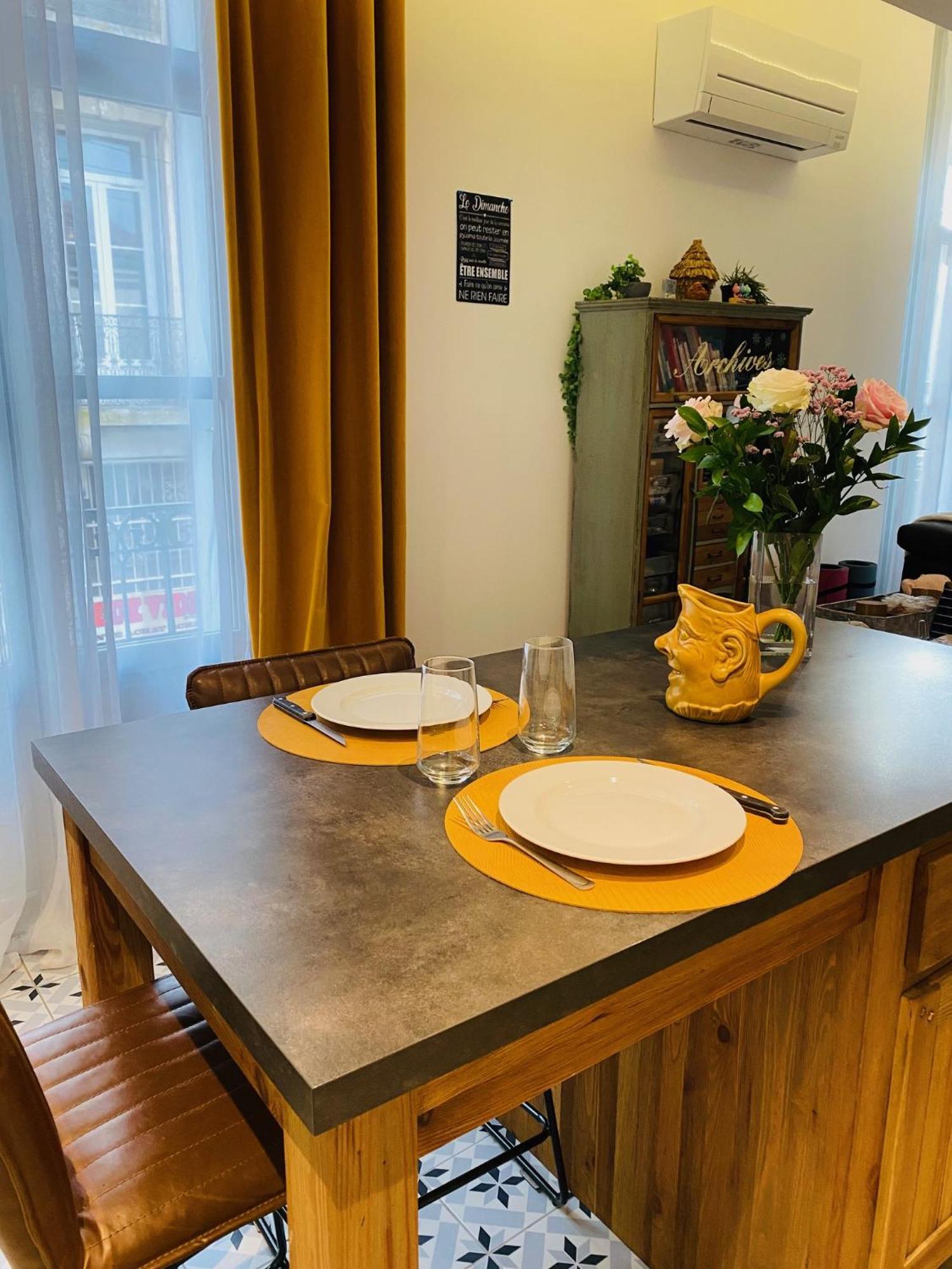 Douillet Et Coquet Appartement Climatise - Parking Prive Gratuit - Centre Montpellier Dış mekan fotoğraf