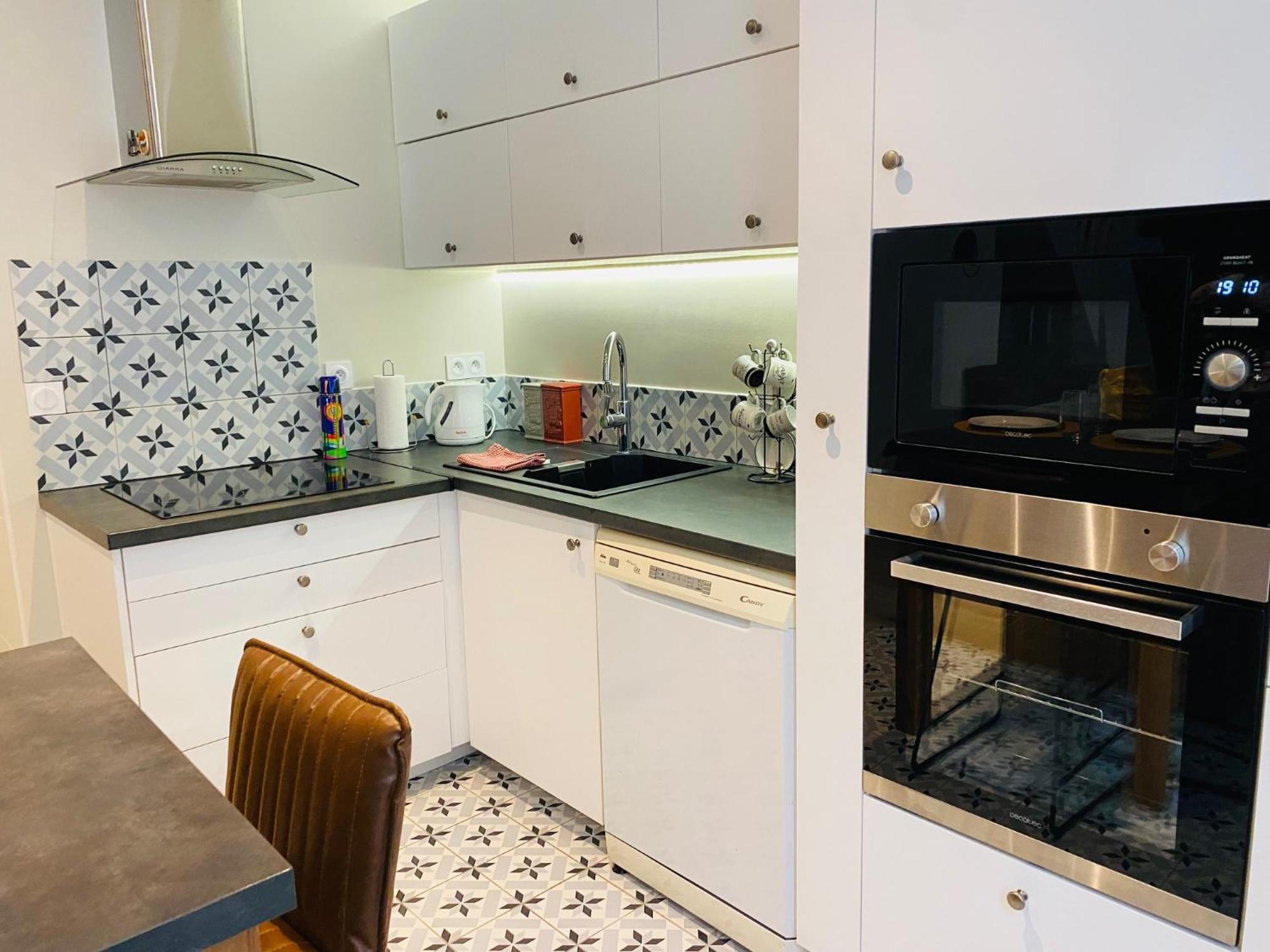 Douillet Et Coquet Appartement Climatise - Parking Prive Gratuit - Centre Montpellier Dış mekan fotoğraf